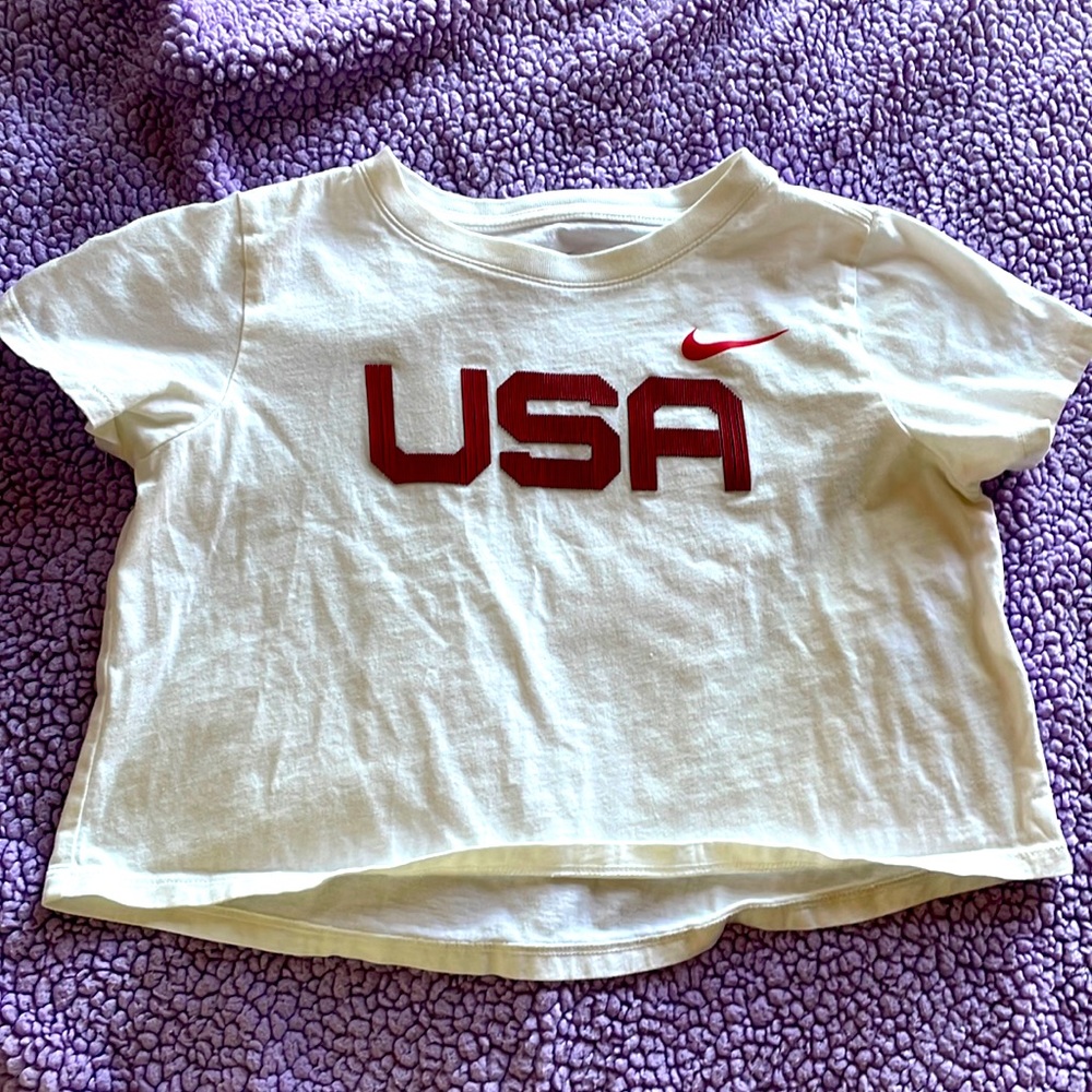 Girls Medium cropped Nike tee